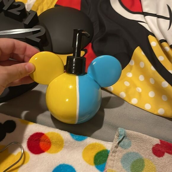 Mickey and Minnie Bathroom Bundle 🐭 - Picture 8 of 13